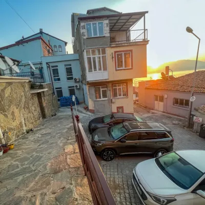 Lale Pansiyon Otoparkımız