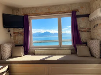 Premium Studio, 2 Bedroom, with Lake View