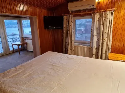 Panoramic Studio, 2 Bedroom, with Lake View
