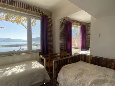Economic Studio, 2 Bedroom, with Lake View