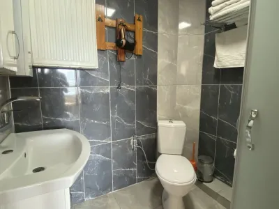 Economic Studio, 2 Bedroom, with Lake View